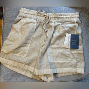 Women’s drawstring linen shorts